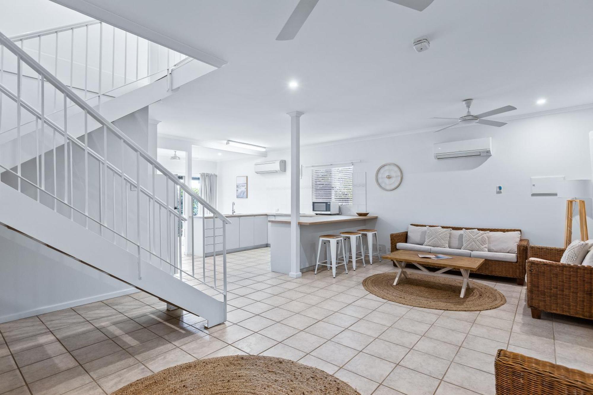 Cable Beachside Villas Брум Экстерьер фото