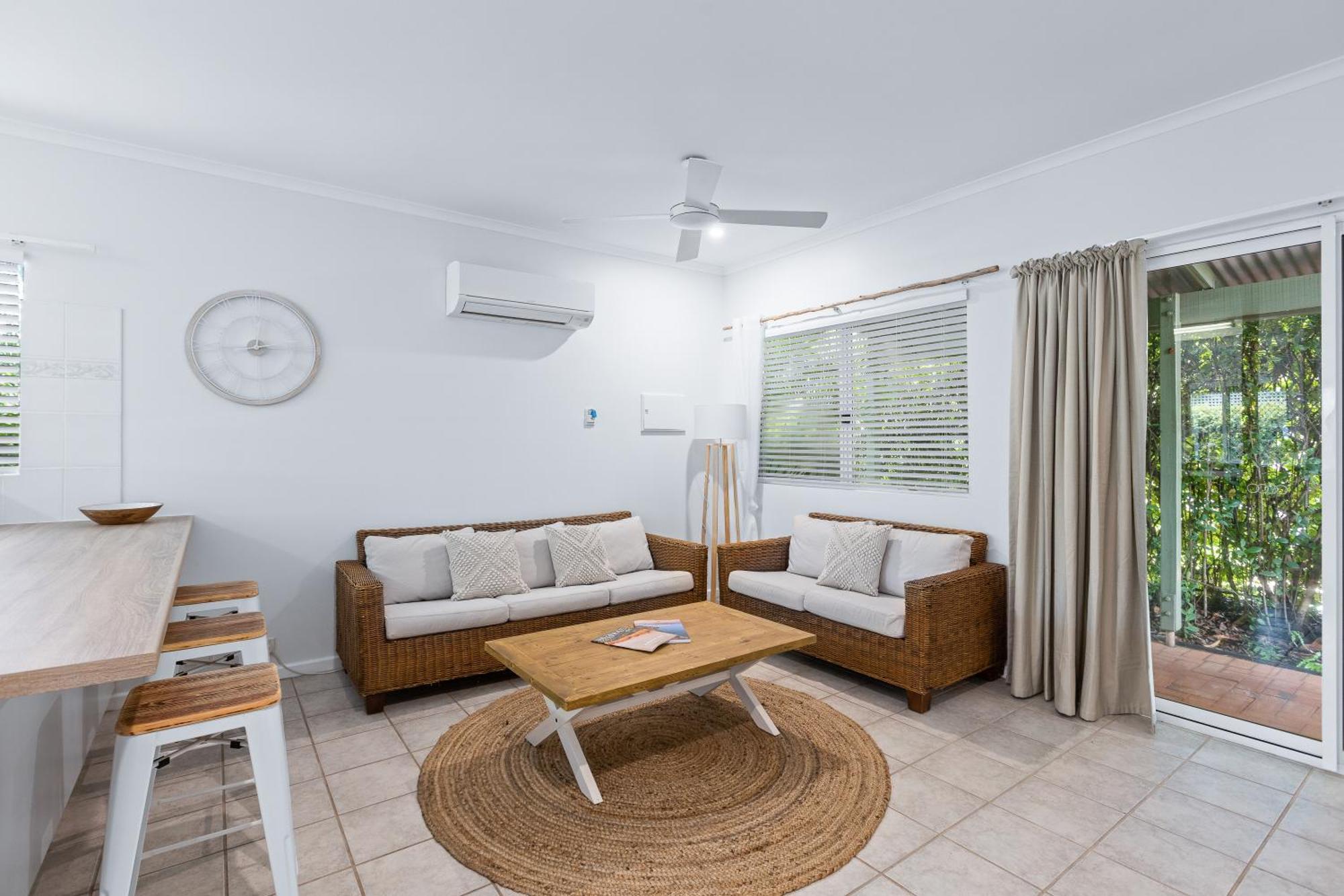 Cable Beachside Villas Брум Экстерьер фото