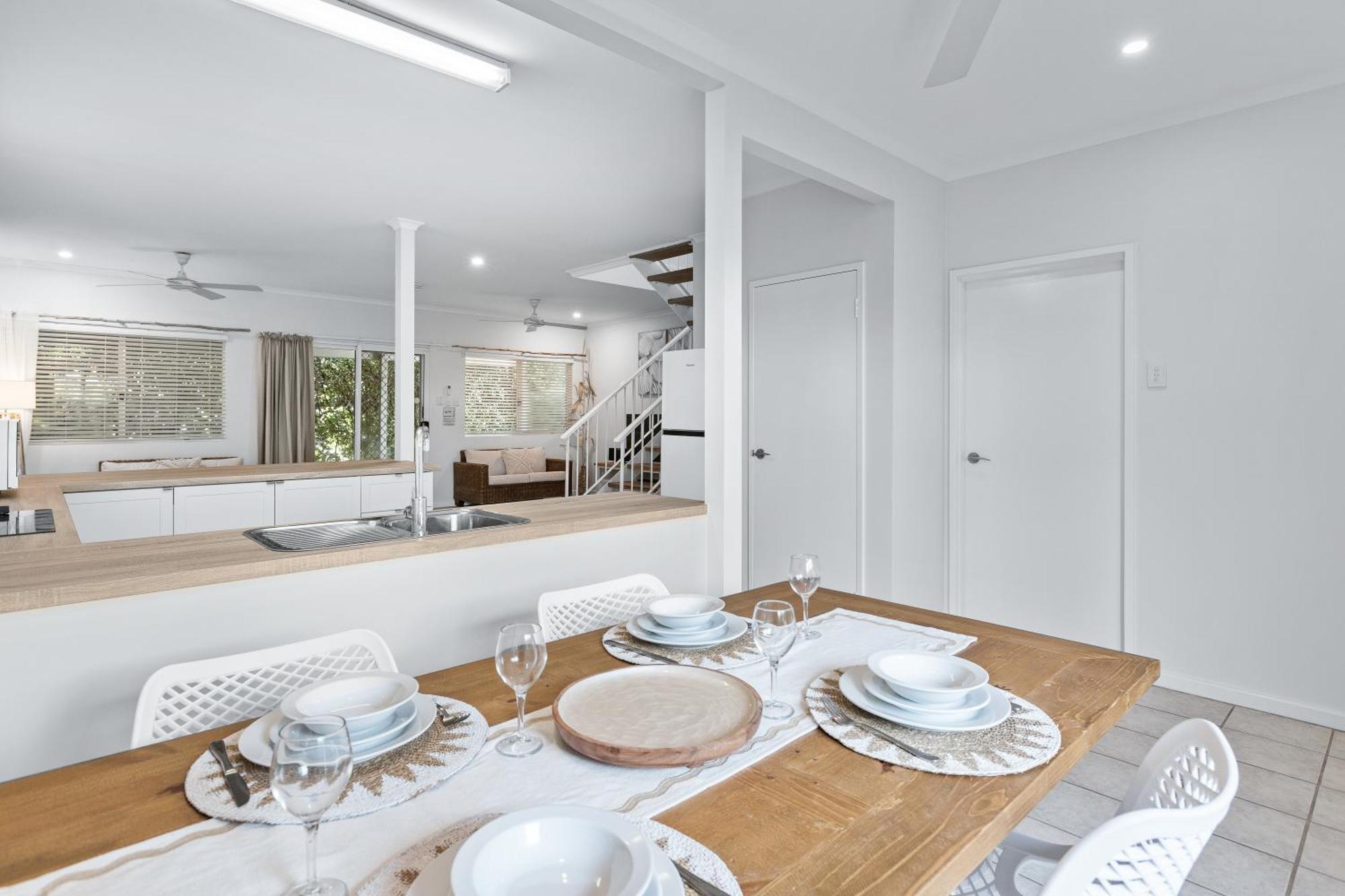 Cable Beachside Villas Брум Экстерьер фото