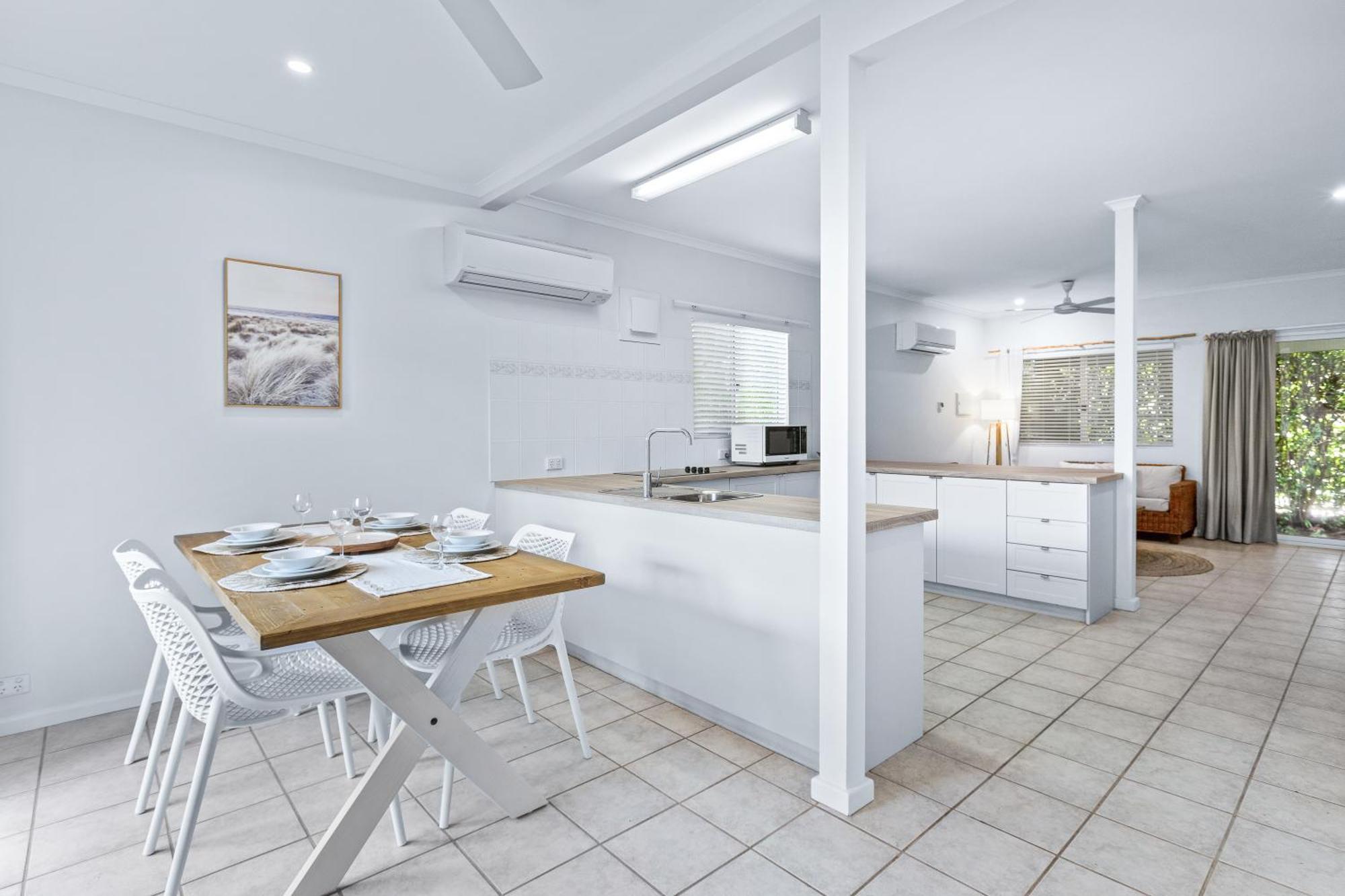 Cable Beachside Villas Брум Экстерьер фото