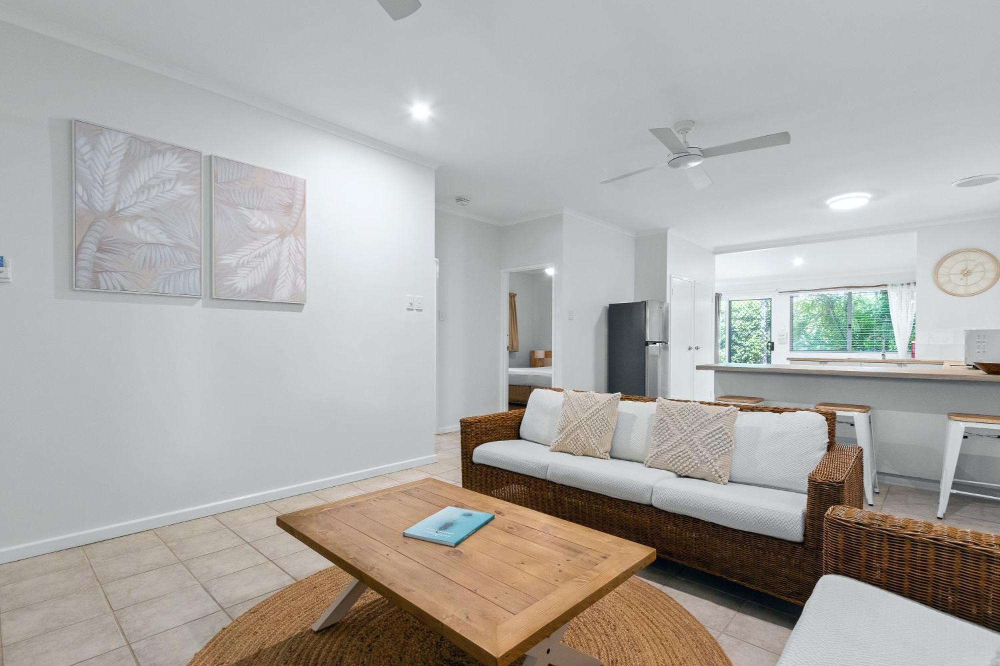 Cable Beachside Villas Брум Экстерьер фото