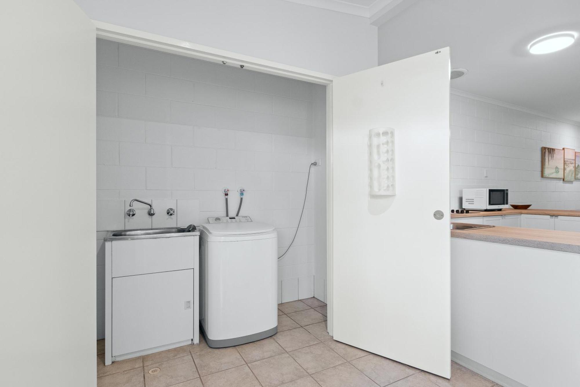 Cable Beachside Villas Брум Экстерьер фото
